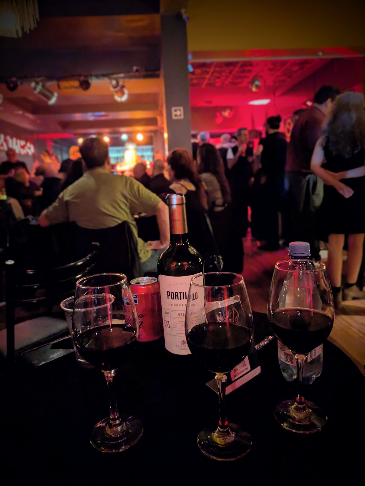 The reserved table at the milonga